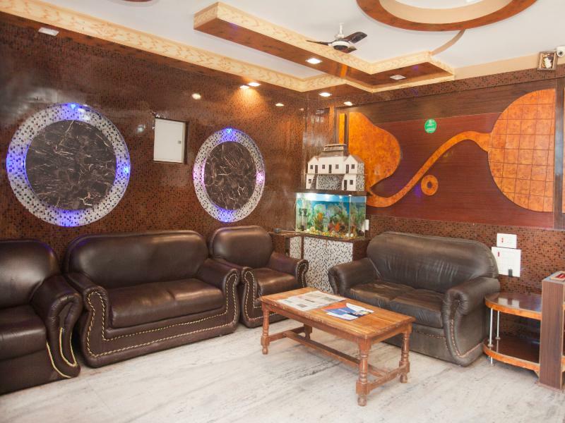 Oyo 343 Pop Life Hotel Banke Exterior foto
